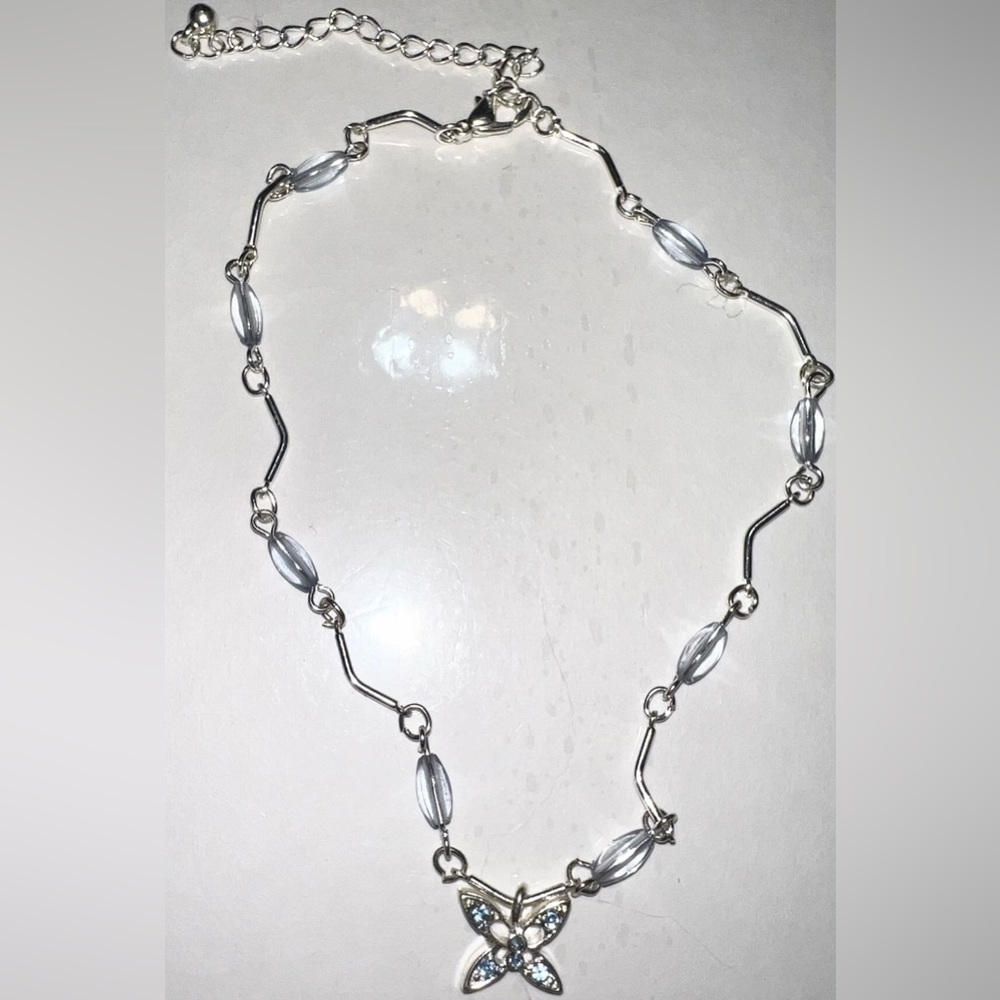 $2🦋Vintage Silver Butterfly Necklace🦋$2 WHEN BUNDLED WITH 3 OR MORE ITEMS - Picture 6 of 16